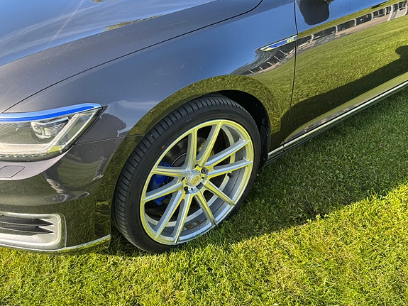 Volkswagen Passat 12 of 30