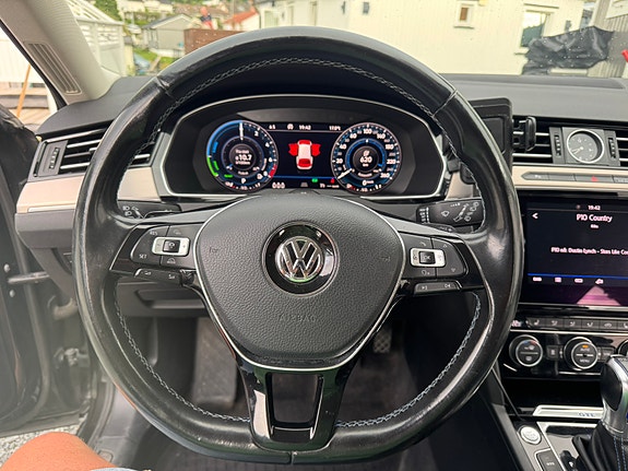 Volkswagen Passat 21 of 30