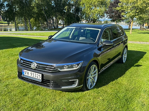 Volkswagen Passat 8 of 30