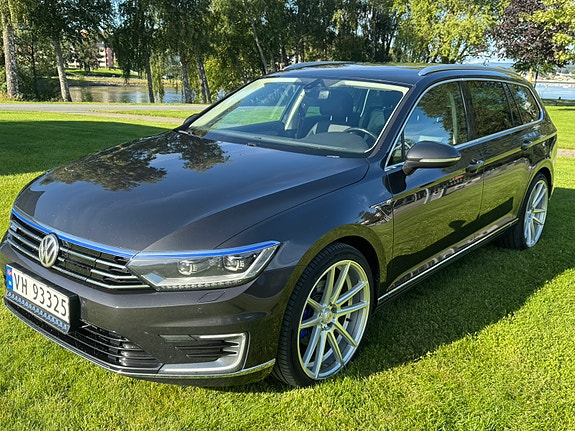 Volkswagen Passat 10 of 30