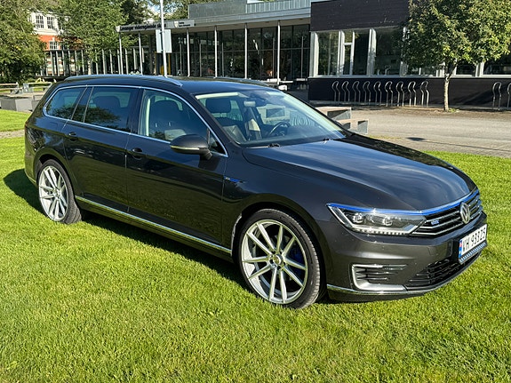 Volkswagen Passat 7 of 30