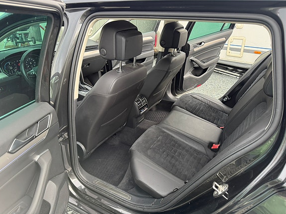 Volkswagen Passat 24 of 30