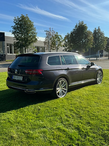 Volkswagen Passat 16 of 30
