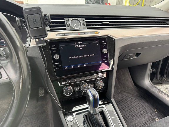 Volkswagen Passat 22 of 30