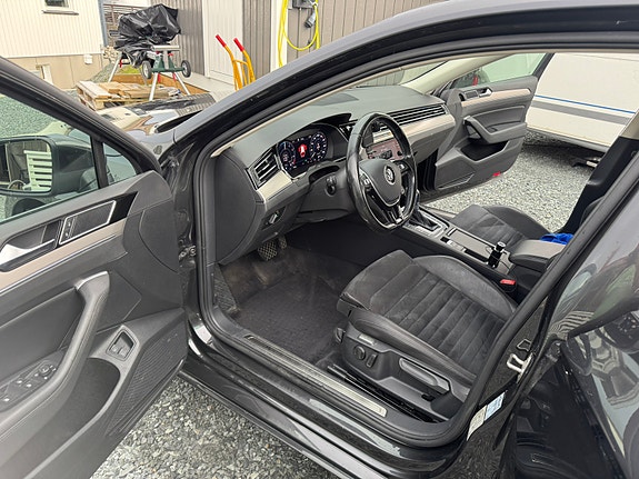 Volkswagen Passat 23 of 30