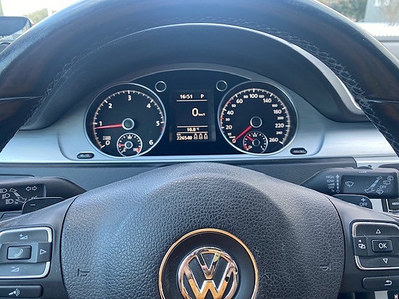 Volkswagen Passat Alltrack 10 of 29