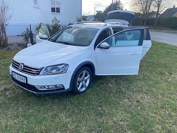 Volkswagen Passat Alltrack 3 of 5