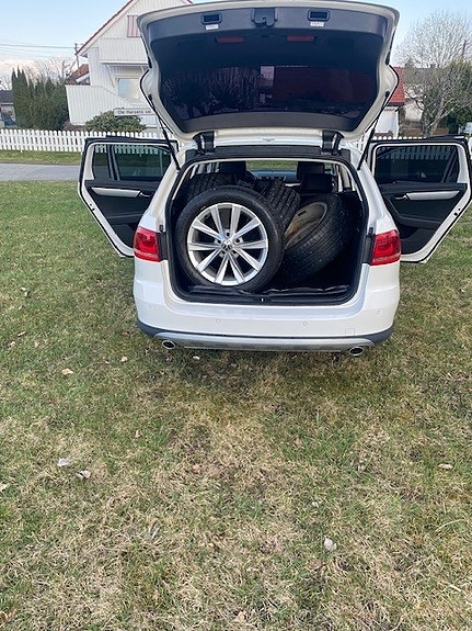 Volkswagen Passat Alltrack 16 of 29