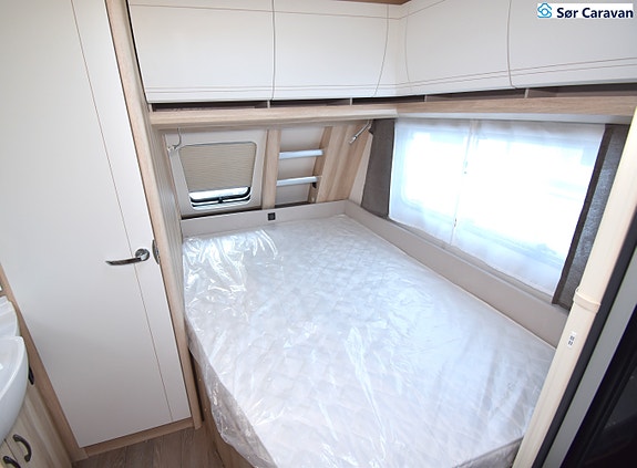 Hobby De Luxe 540 KMFe.  Køyeseng og lekerom 16 of 30