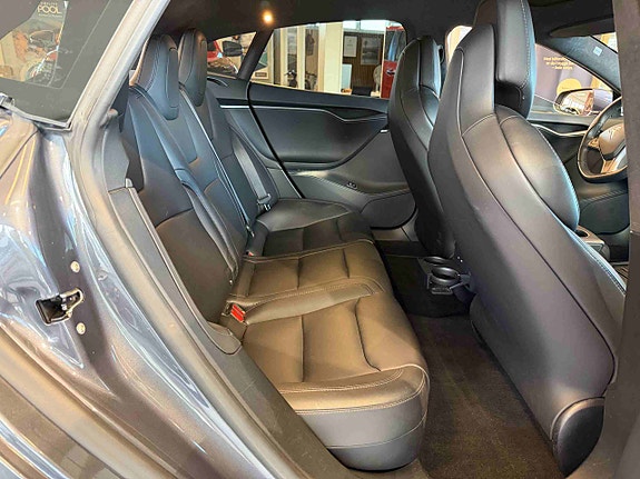 Tesla Model S 28 of 30