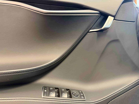 Tesla Model S 7 of 30