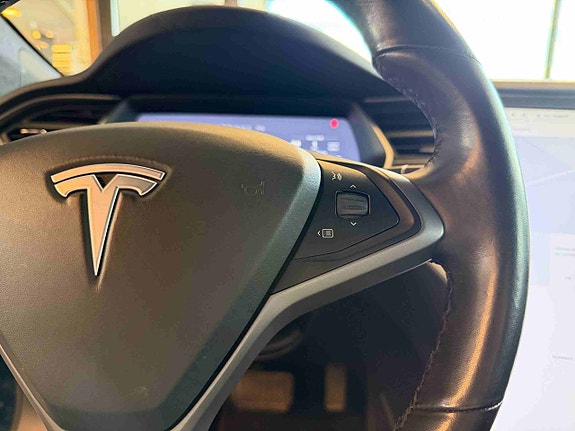 Tesla Model S 13 of 30