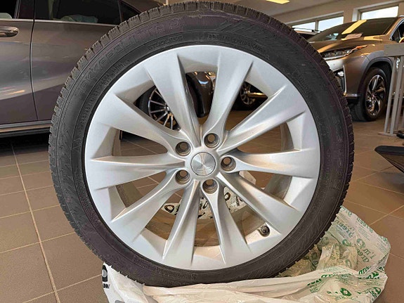 Tesla Model S 19 of 30