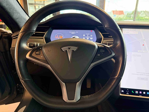 Tesla Model S 11 of 30