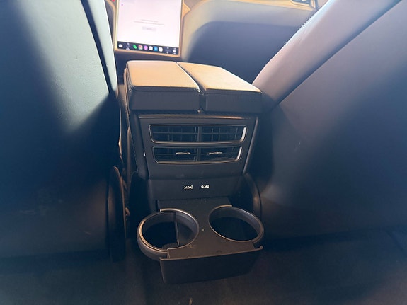 Tesla Model S 27 of 30