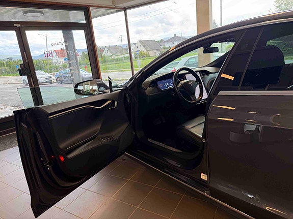 Tesla Model S 5 of 30