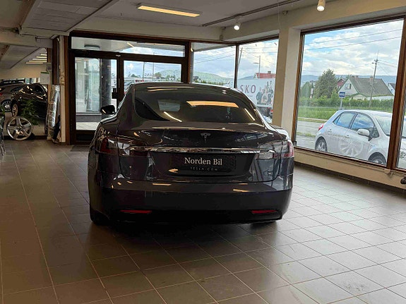 Tesla Model S 4 of 30