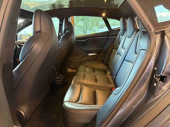 Tesla Model S 26 of 30