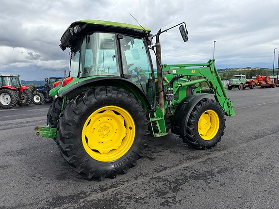 John Deere 5820 21 of 30