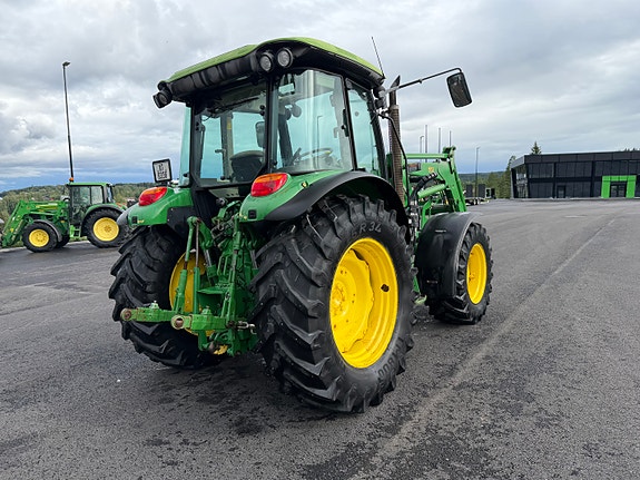 John Deere 5820 17 of 30
