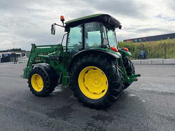 John Deere 5820 10 of 30