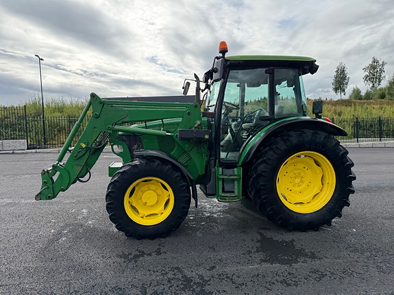John Deere 5820 4 of 30