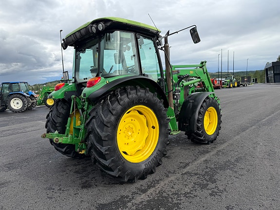 John Deere 5820 18 of 30