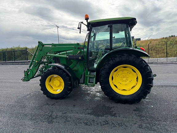 John Deere 5820 9 of 30