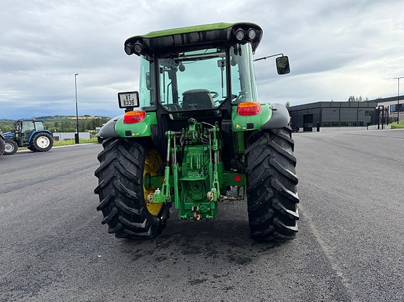 John Deere 5820 13 of 30