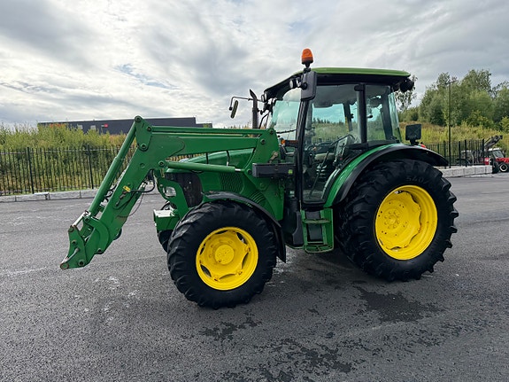 John Deere 5820 5 of 30