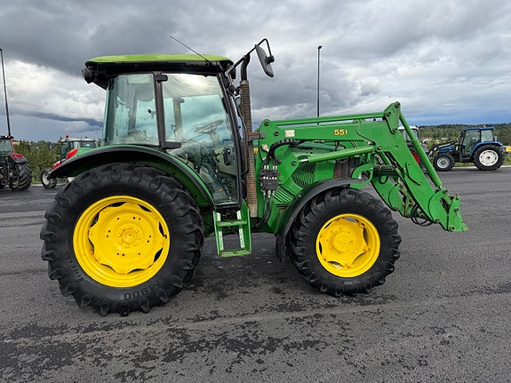 John Deere 5820 19 of 30