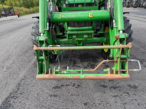 John Deere 5820 29 of 30