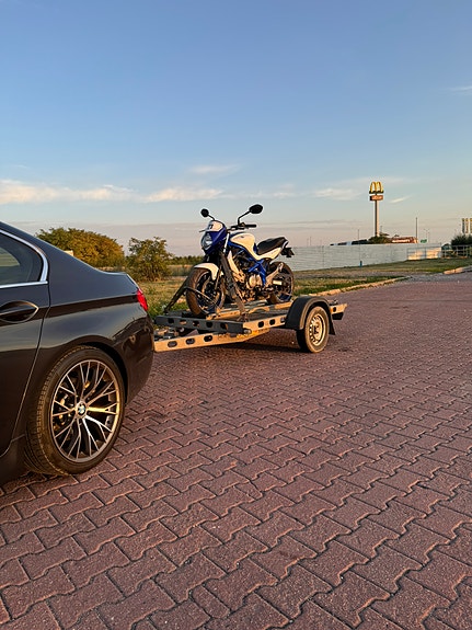 BMW 523i 9 of 9