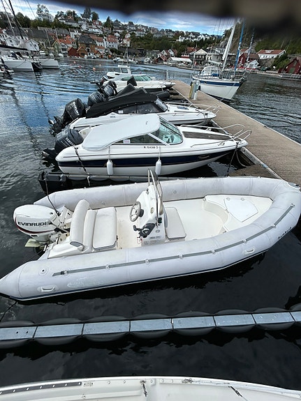 Bombard Explorer 550 RIB med Evinrude E-TEC 75 hk 2 of 2