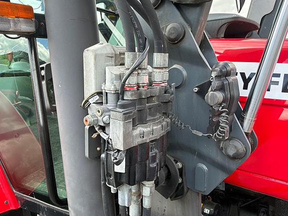 Massey Ferguson 5470 Dyna 4 13 of 23