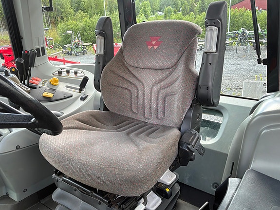 Massey Ferguson 5470 Dyna 4 16 of 23