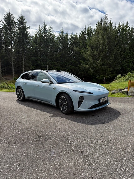 NIO ET5 2 of 5