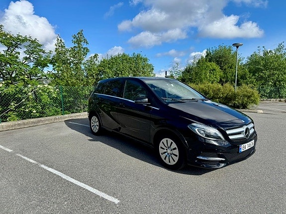 Mercedes-Benz B250 2 of 5