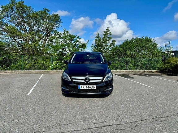 Mercedes-Benz B250 4 of 5