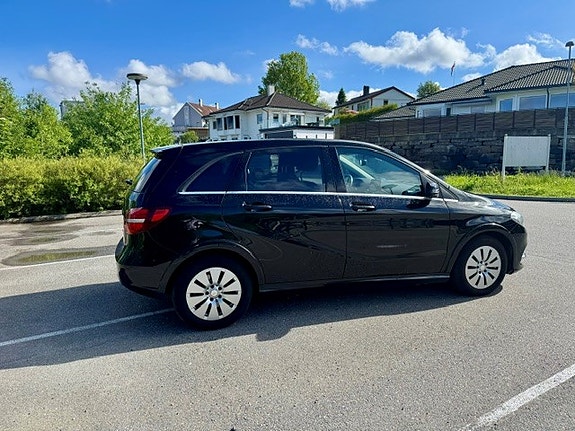 Mercedes-Benz B250 3 of 5