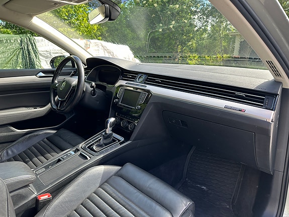 Volkswagen Passat 7 of 21