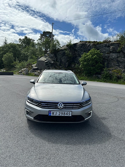Volkswagen Passat 4 of 21