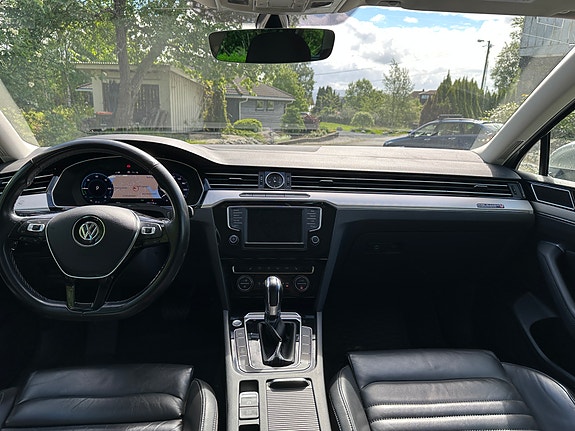 Volkswagen Passat 14 of 21