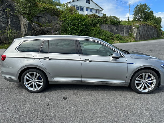 Volkswagen Passat 3 of 21