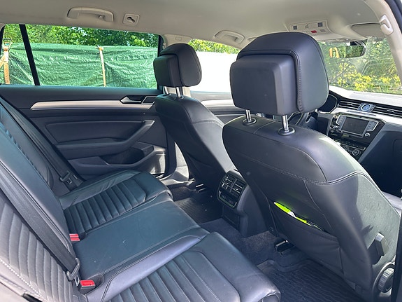 Volkswagen Passat 8 of 21