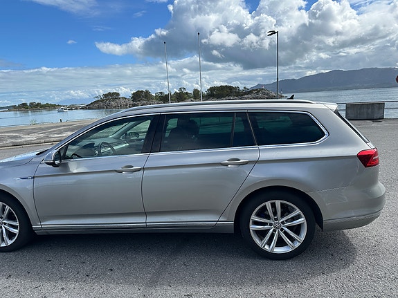 Volkswagen Passat 2 of 21
