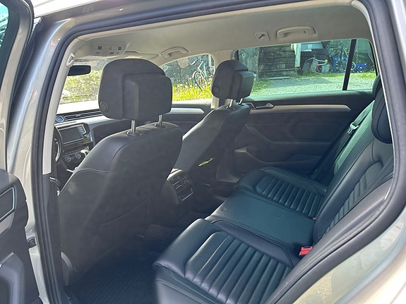 Volkswagen Passat 10 of 21