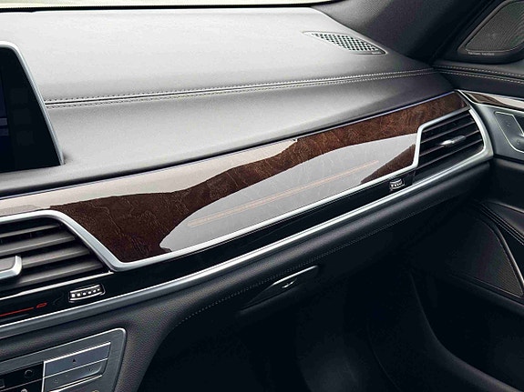 BMW 7-Serie 22 of 30