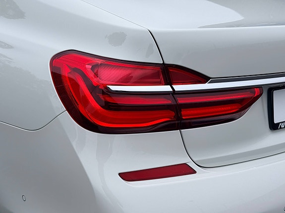BMW 7-Serie 12 of 30