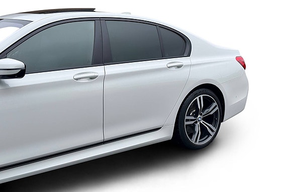 BMW 7-Serie 11 of 30